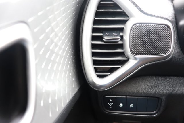 Used 2025 Kia Soul LX w/ LX Technology Package FWD image 23