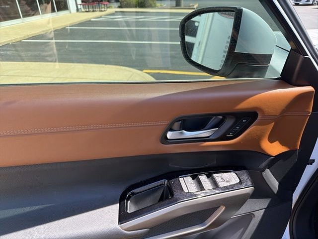 Used 2025 Nissan Pathfinder Platinum w/ Cargo Package image 10