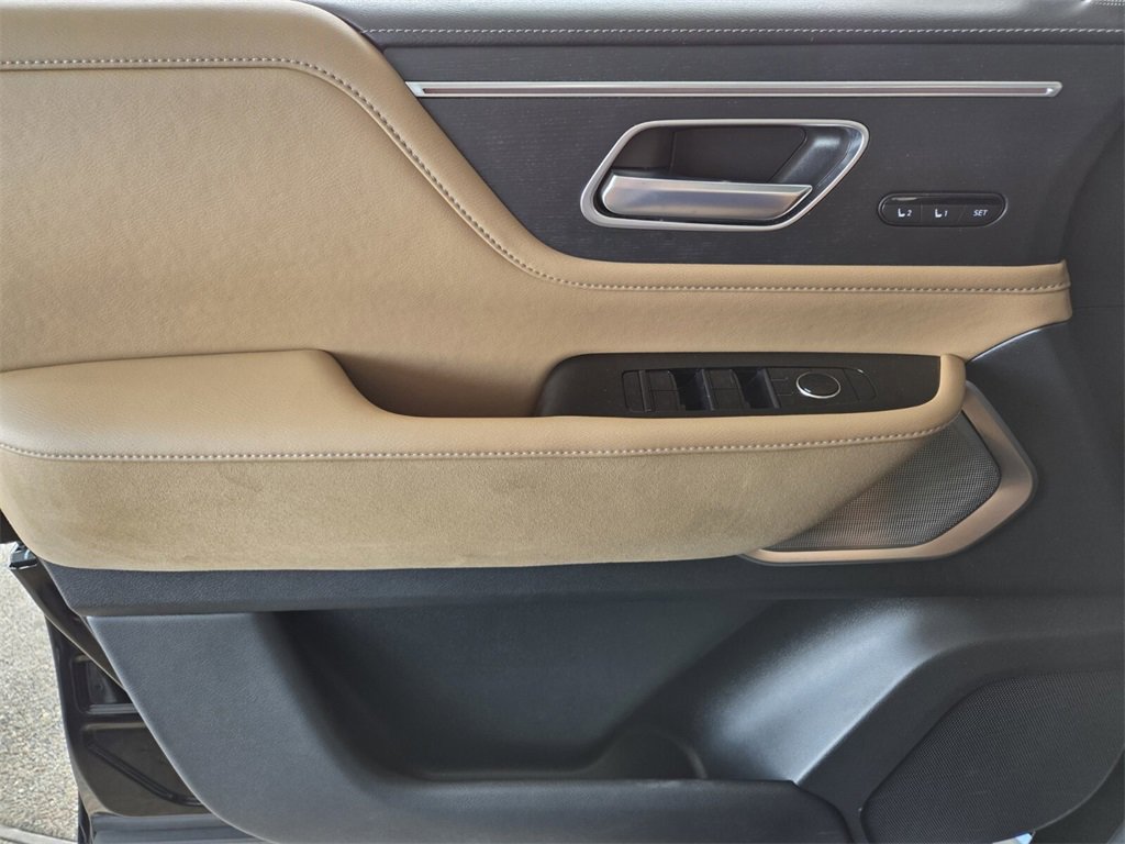 Used 2025 INFINITI QX80 Sensory image 33