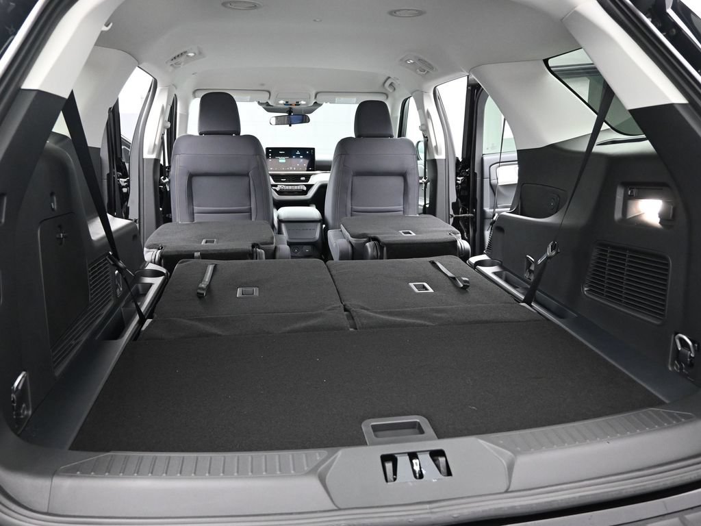 New 2026 Ford Explorer Active RWD image 22