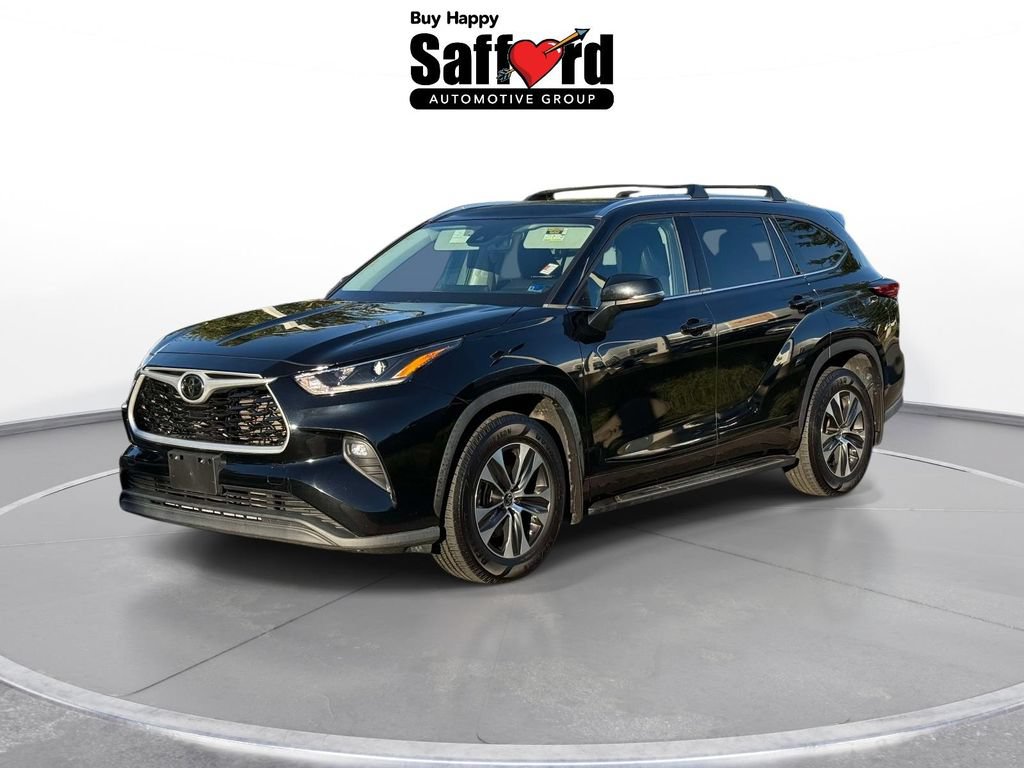 Used 2021 Toyota Highlander XLE AWD/4WD image 1