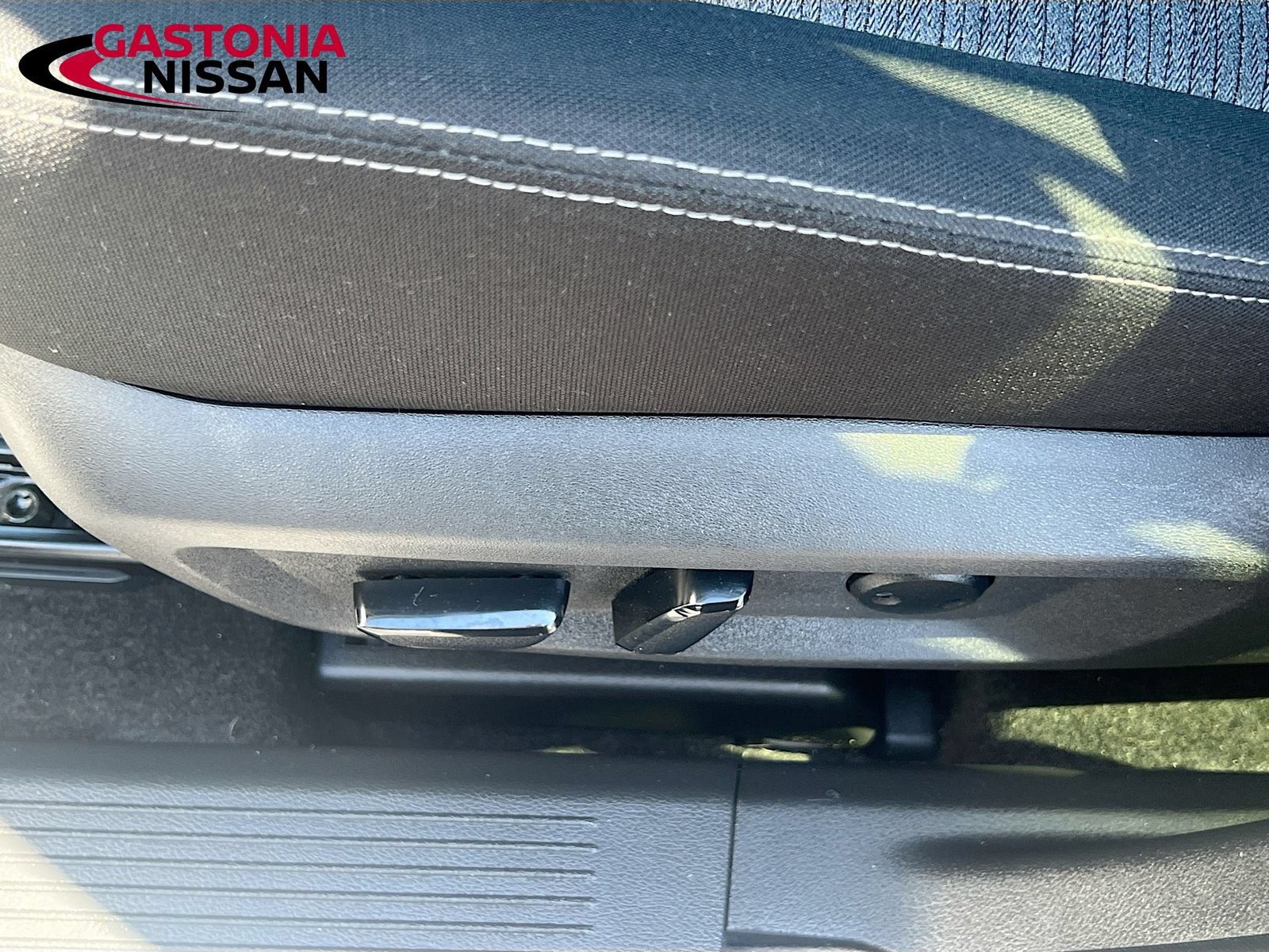 Used 2023 Nissan Rogue SV FWD image 25