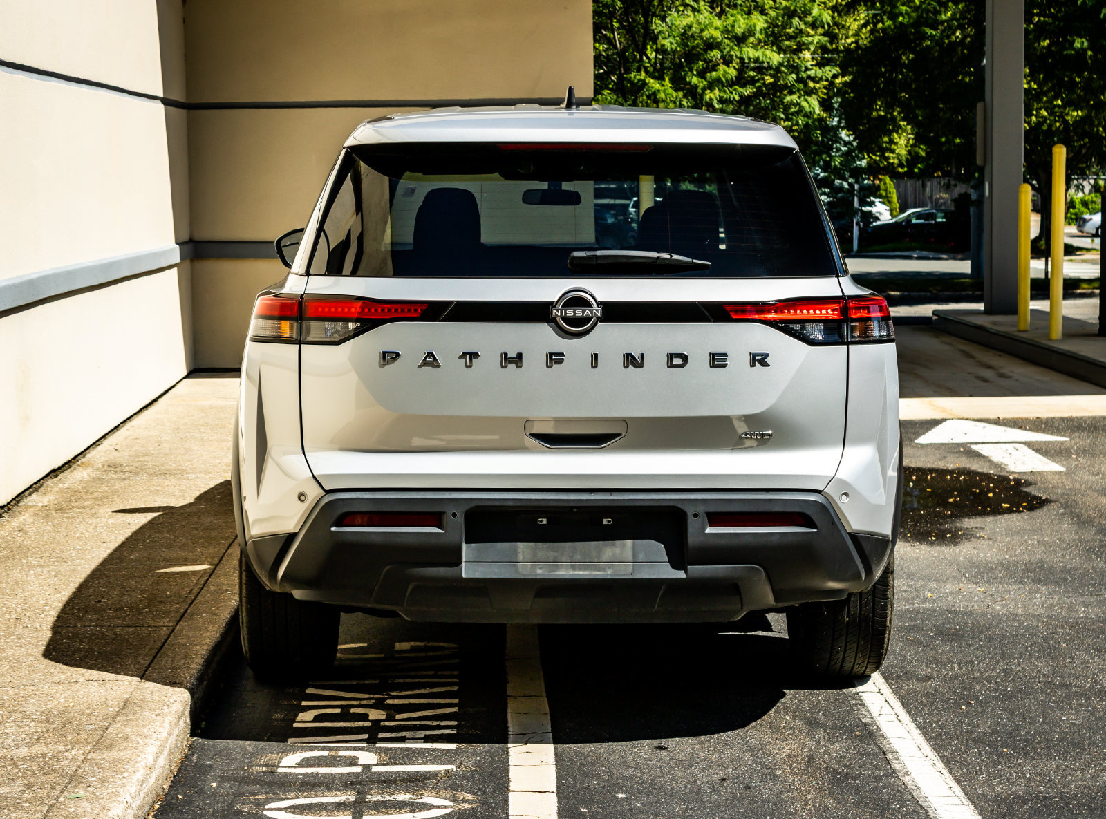 Used 2024 Nissan Pathfinder S AWD/4WD image 6