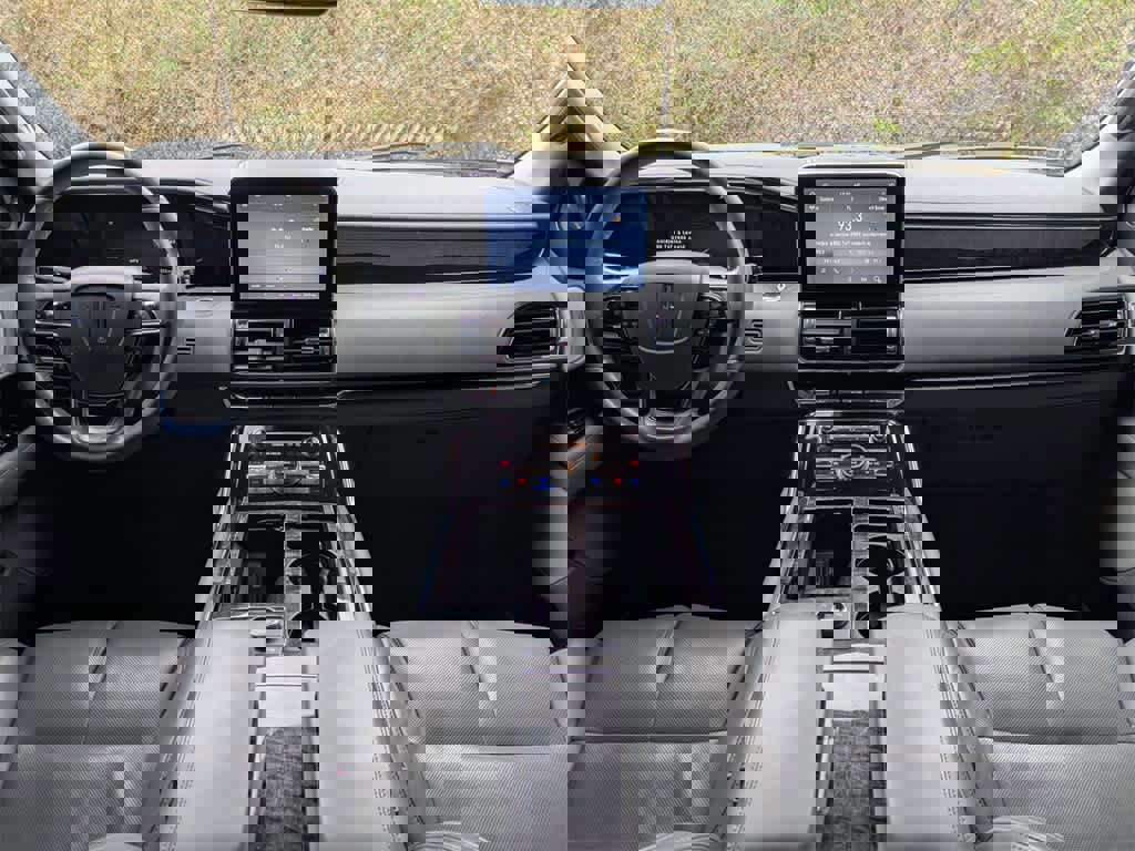 Used 2020 Lincoln Navigator Reserve w/ Luxury Package image 24