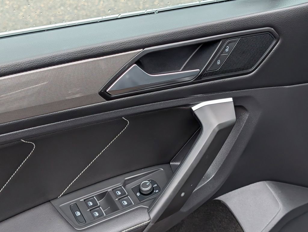 Used 2023 Volkswagen Tiguan SE image 15