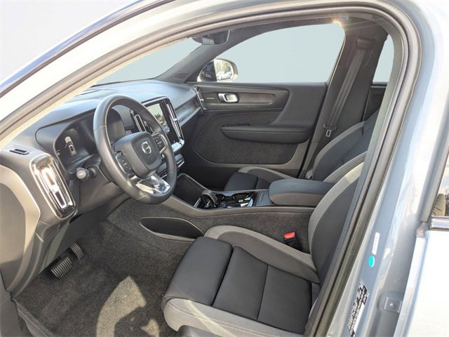 Used 2023 Volvo XC40 Recharge Ultimate image 2