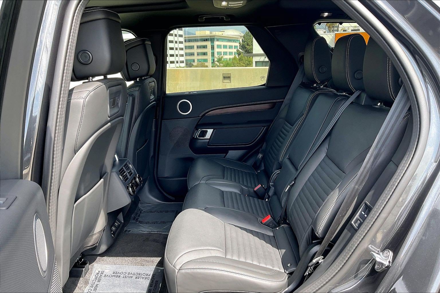 New 2026 Land Rover Discovery Dynamic SE AWD/4WD image 17