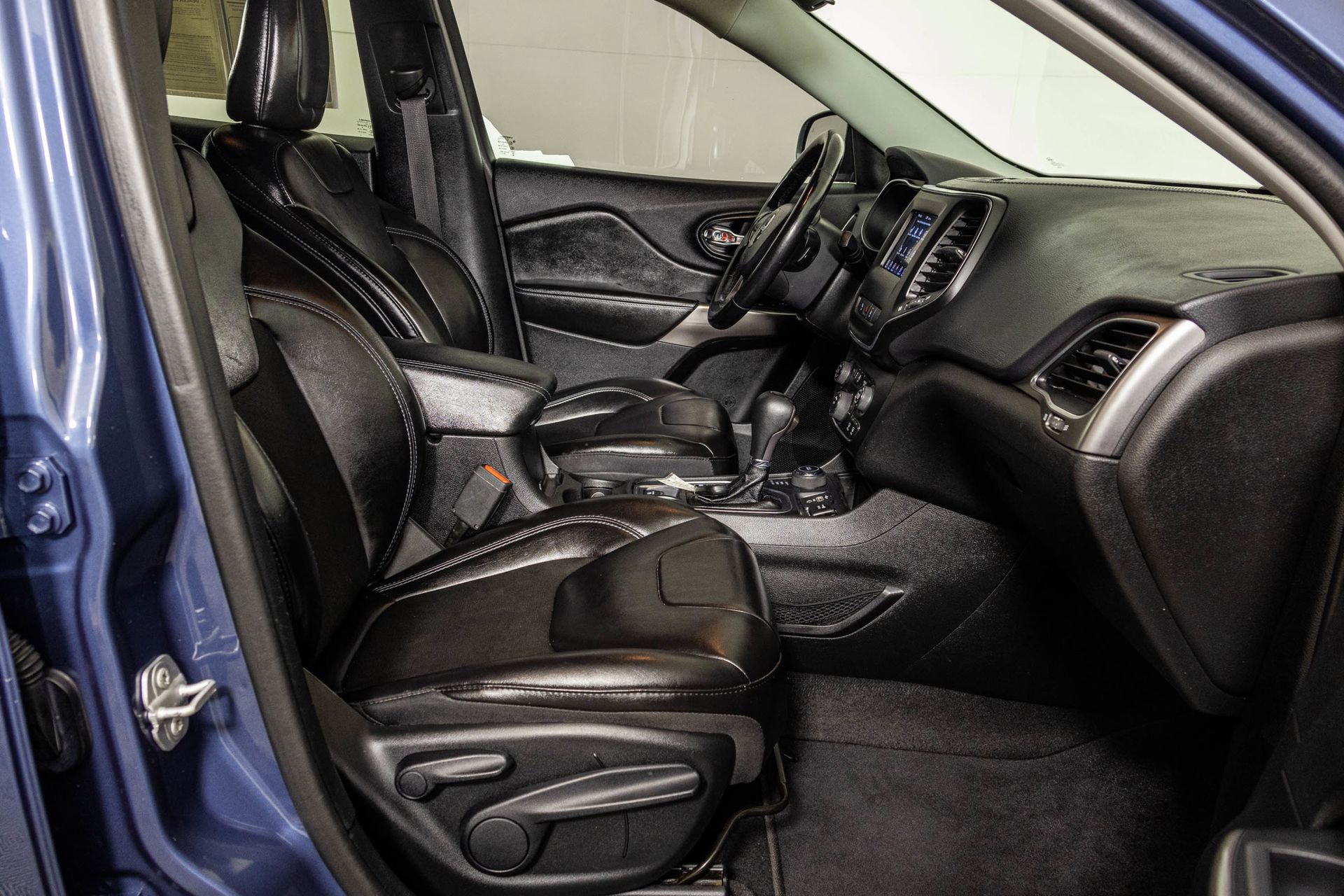 Used 2021 Jeep Cherokee Latitude Plus image 44