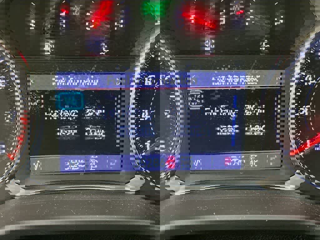 Used 2023 GMC Acadia SLT w/ Preferred Package image 19