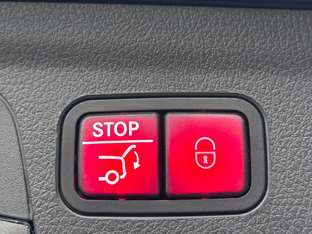 Used 2025 Mercedes-Benz GLE 350 4MATIC image 33