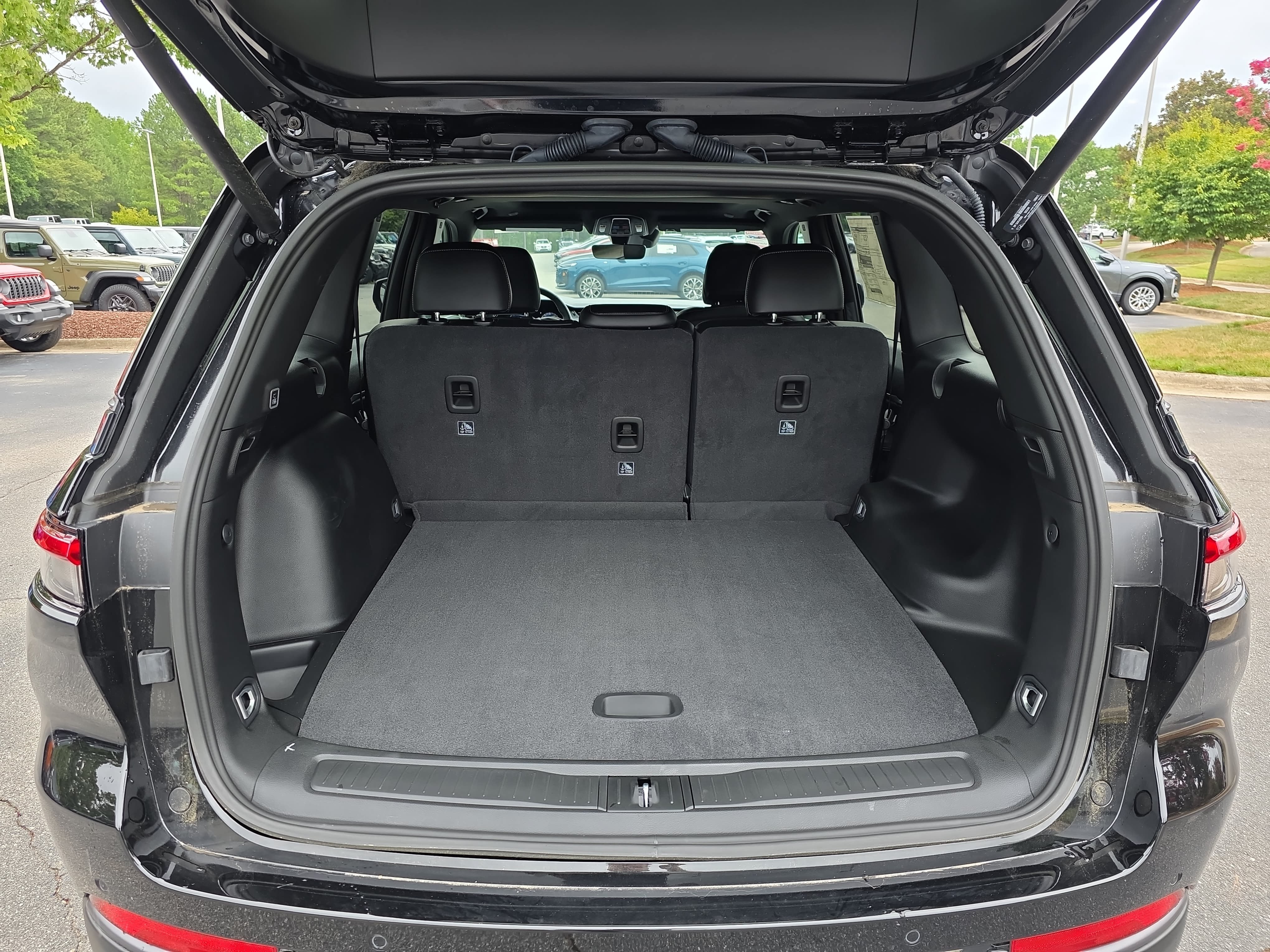 New 2026 Jeep Grand Cherokee Altitude AWD/4WD image 10