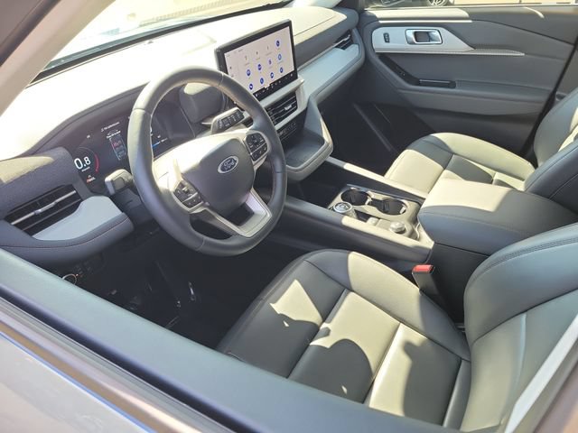 Used 2026 Ford Explorer Active w/ Active Comfort Package RWD image 3