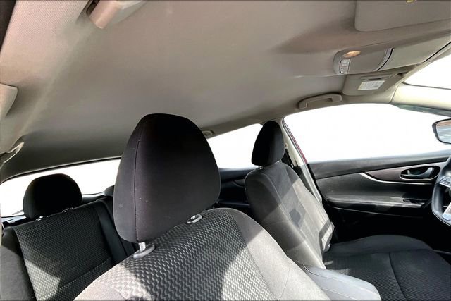 Used 2019 Nissan Rogue Sport S image 19