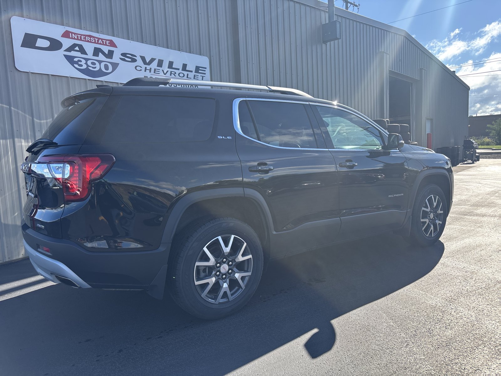 Used 2023 GMC Acadia SLE w/ Driver Convenience Package AWD/4WD image 5