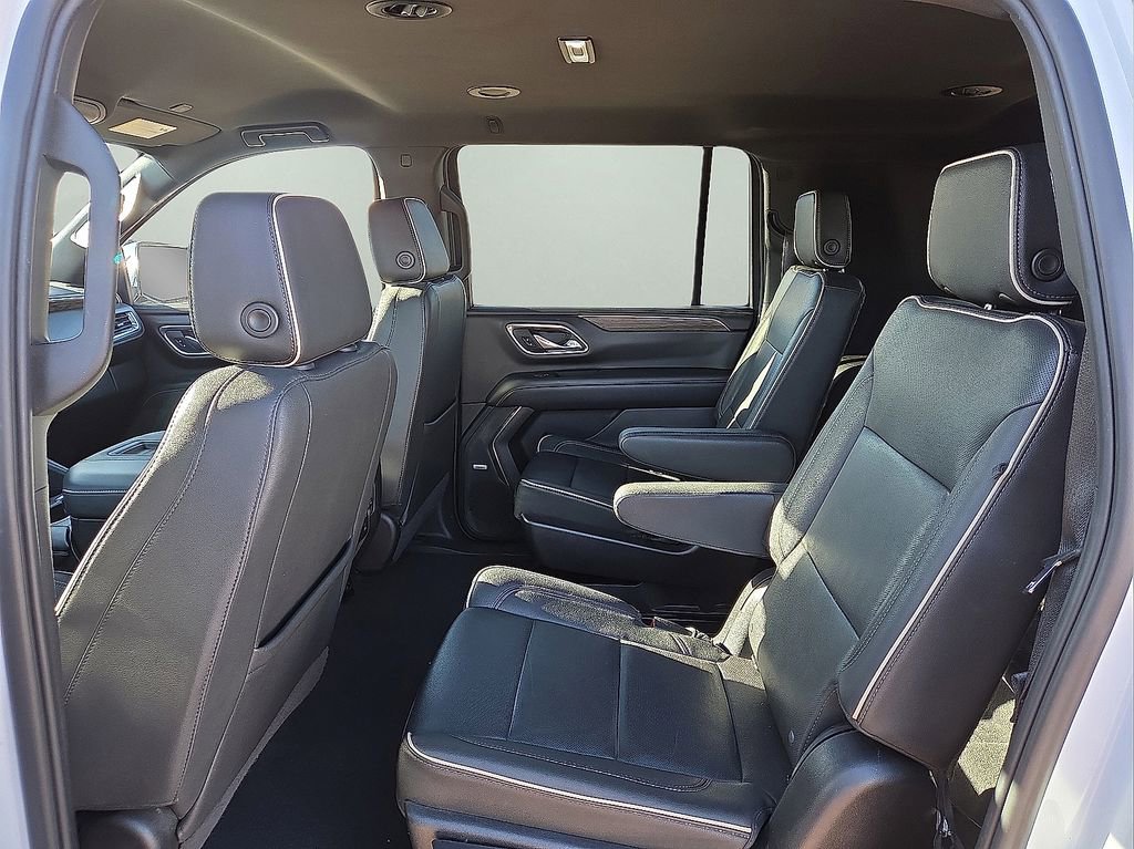Used 2023 Chevrolet Suburban Premier image 17