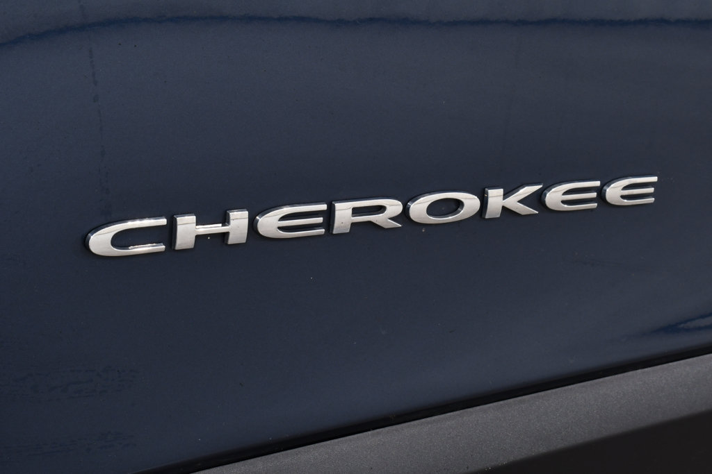 Used 2021 Jeep Cherokee Limited w/ Trailer Tow Group AWD/4WD image 24