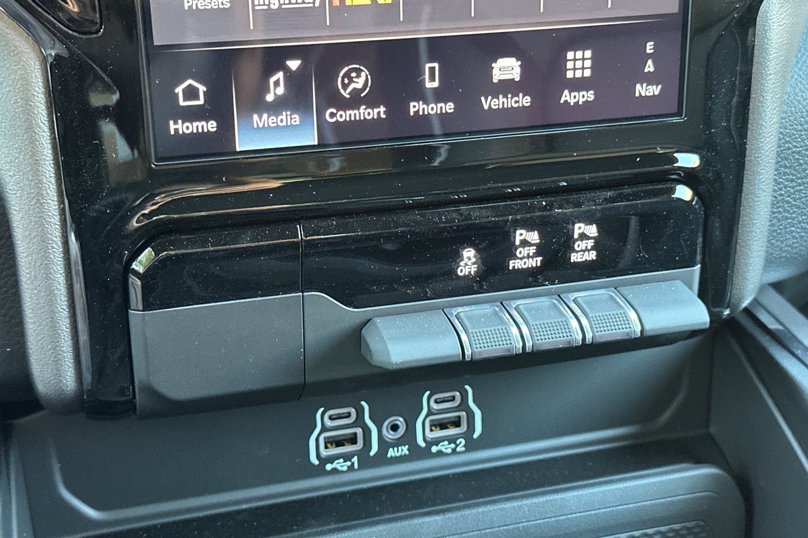 New 2026 RAM 1500 Laramie AWD/4WD image 19