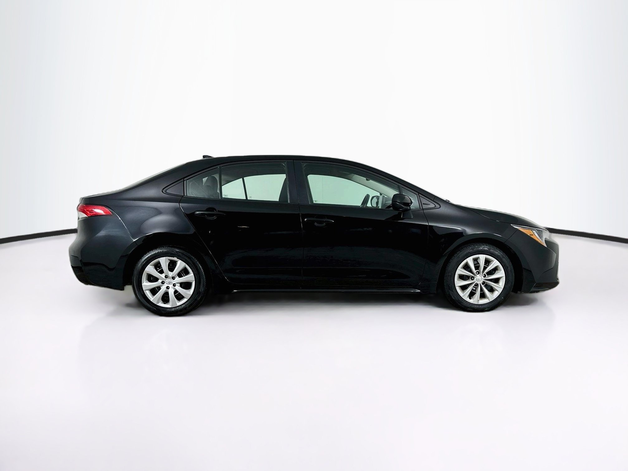 Used 2025 Toyota Corolla LE FWD image 10