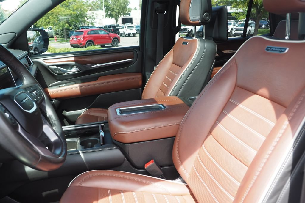Used 2023 GMC Yukon Denali Ultimate AWD/4WD image 13