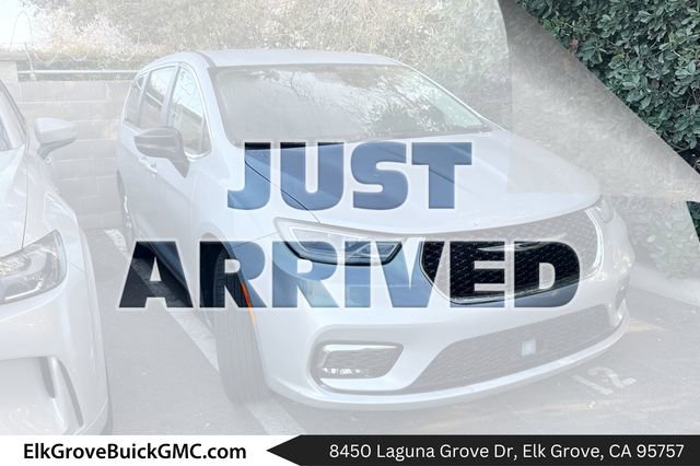 Used 2024 Chrysler Pacifica Touring-L image 1