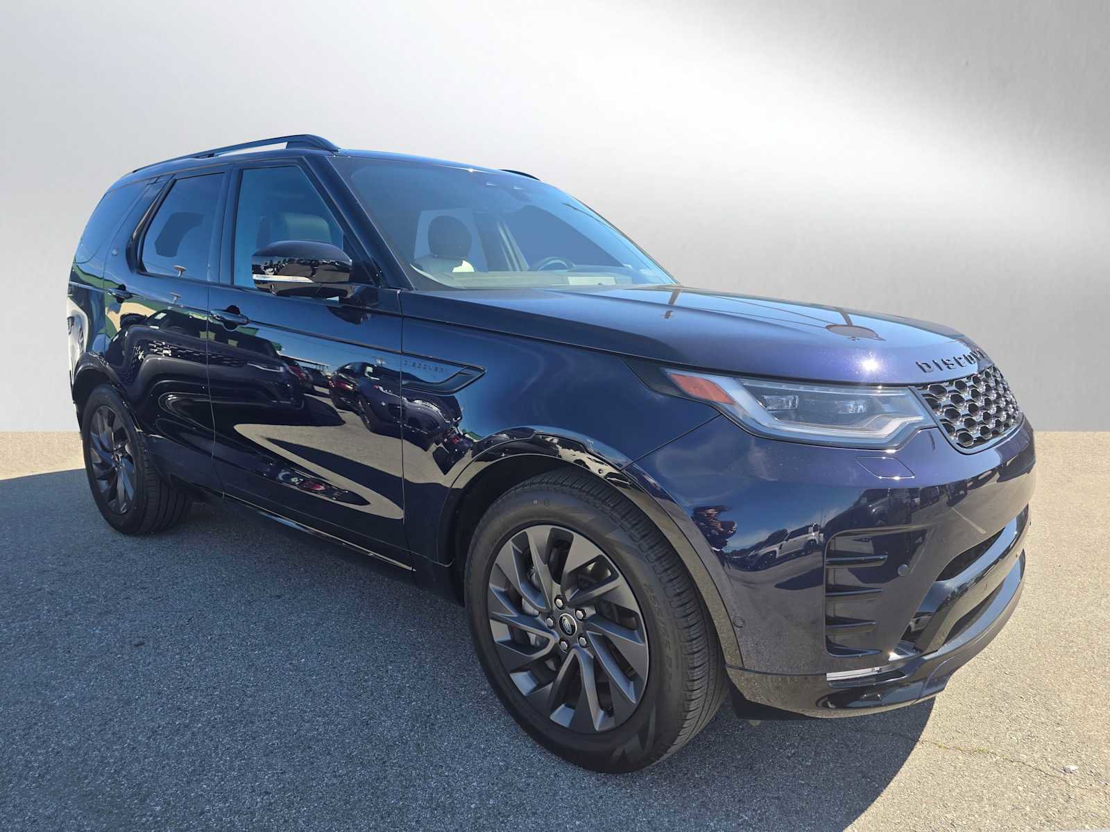 Used 2023 Land Rover Discovery S R-Dynamic image 7