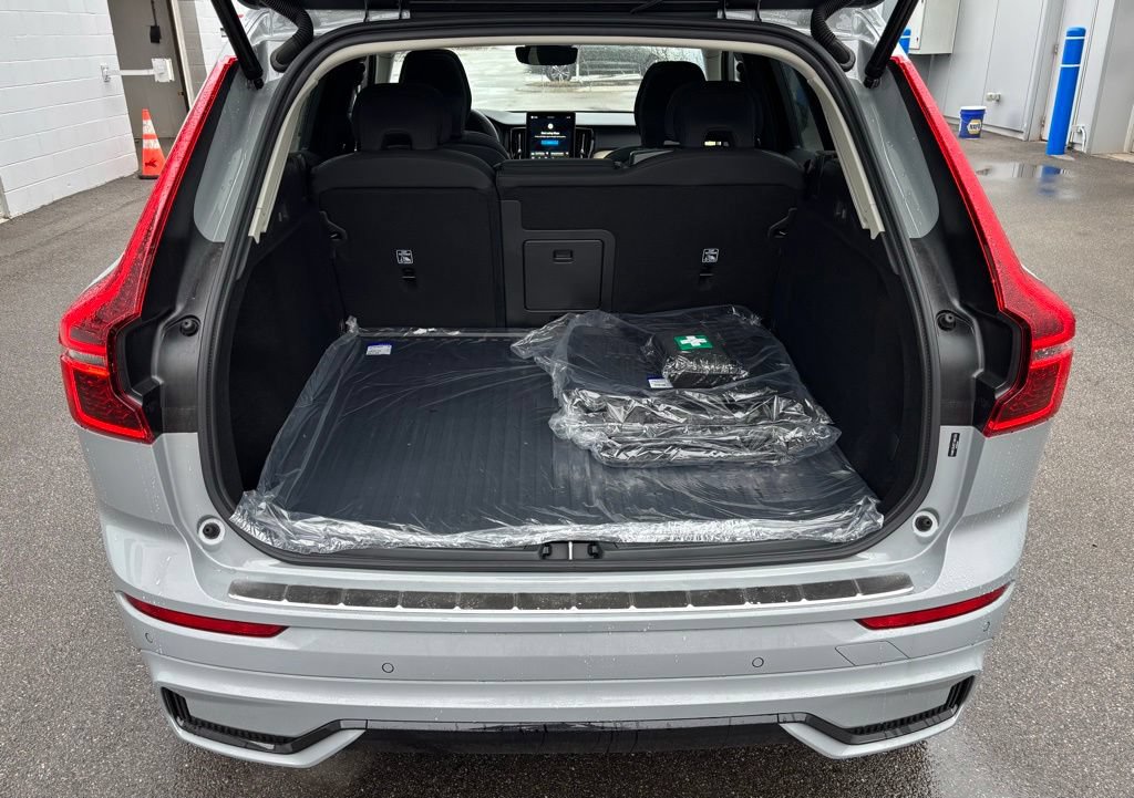 New 2026 Volvo XC60 B5 Core w/ Protection Package Premier AWD/4WD image 17