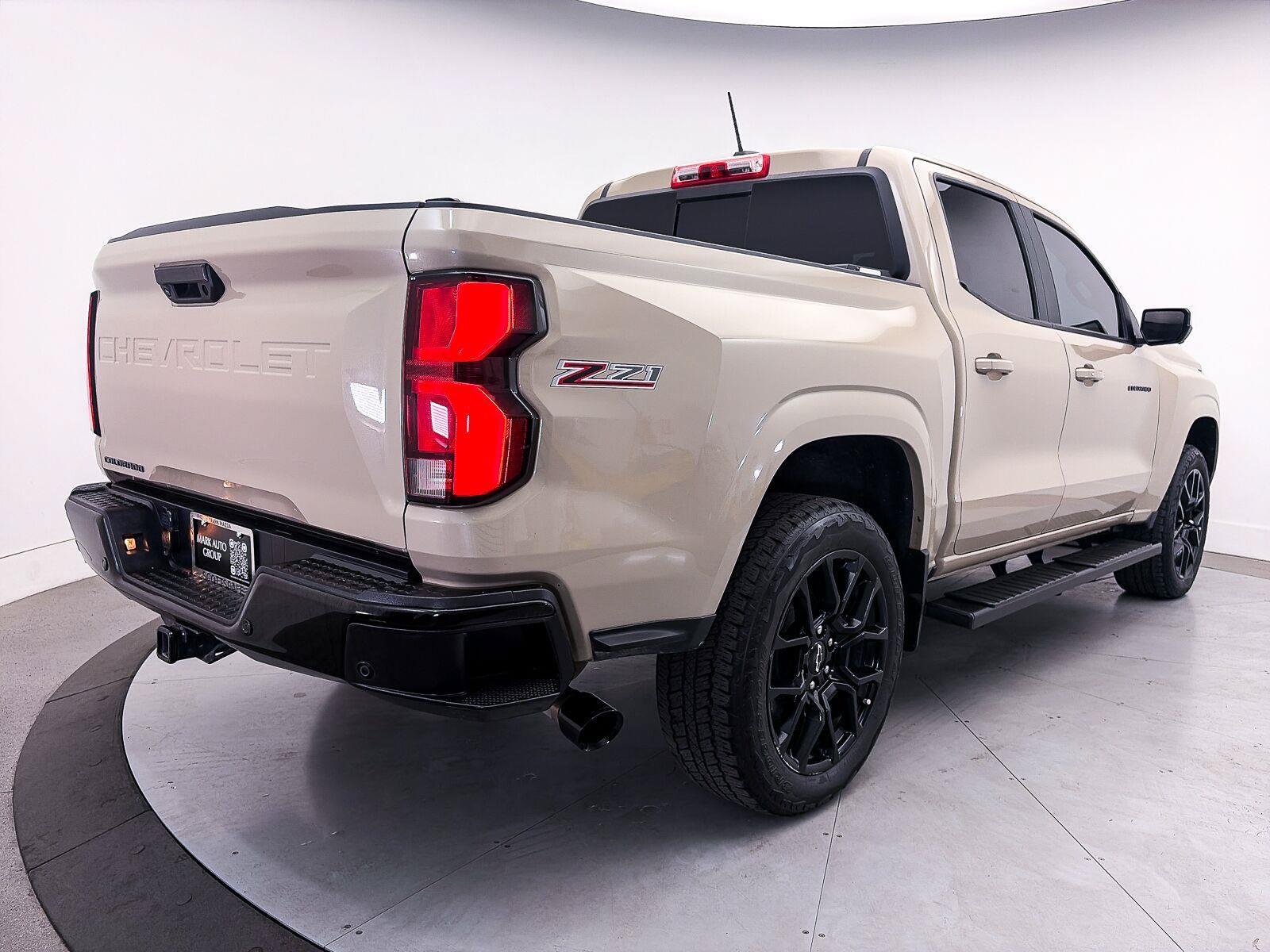 Used 2024 Chevrolet Colorado Z71 w/ LPO, Dark Essentials Package AWD/4WD image 17