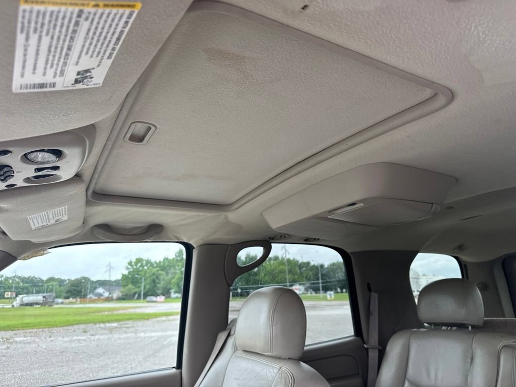 Used 2006 GMC Yukon SLT w/ SLT Preferred Equipment Group AWD/4WD image 17