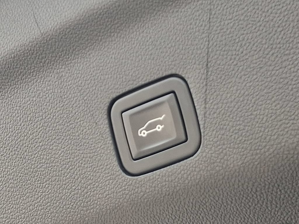 Certified 2024 Chevrolet Suburban Premier AWD/4WD image 30