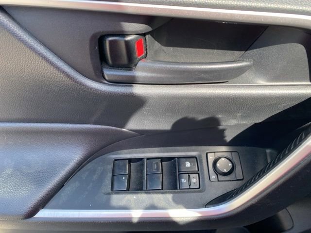Used 2019 Toyota RAV4 LE FWD image 14