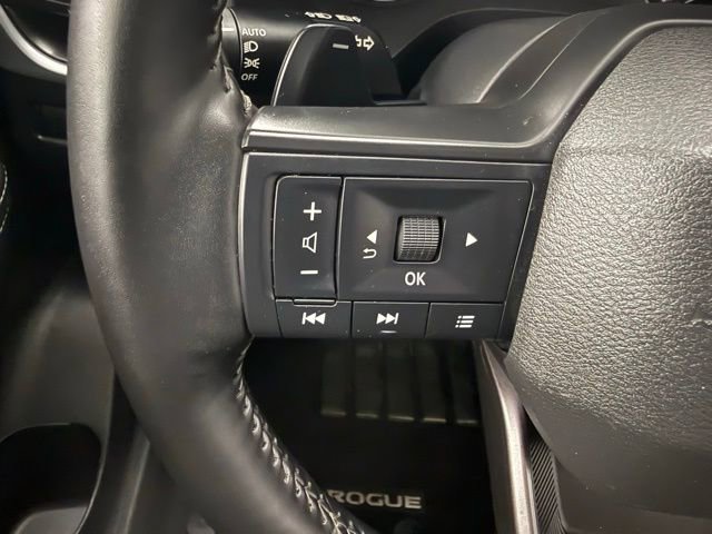 Used 2025 Nissan Rogue SV w/ SV Premium Package image 17