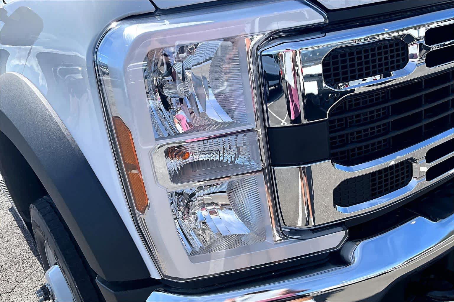 New 2026 Ford F550 4x4 Crew Cab Super Duty w/ XL Chrome Package image 13