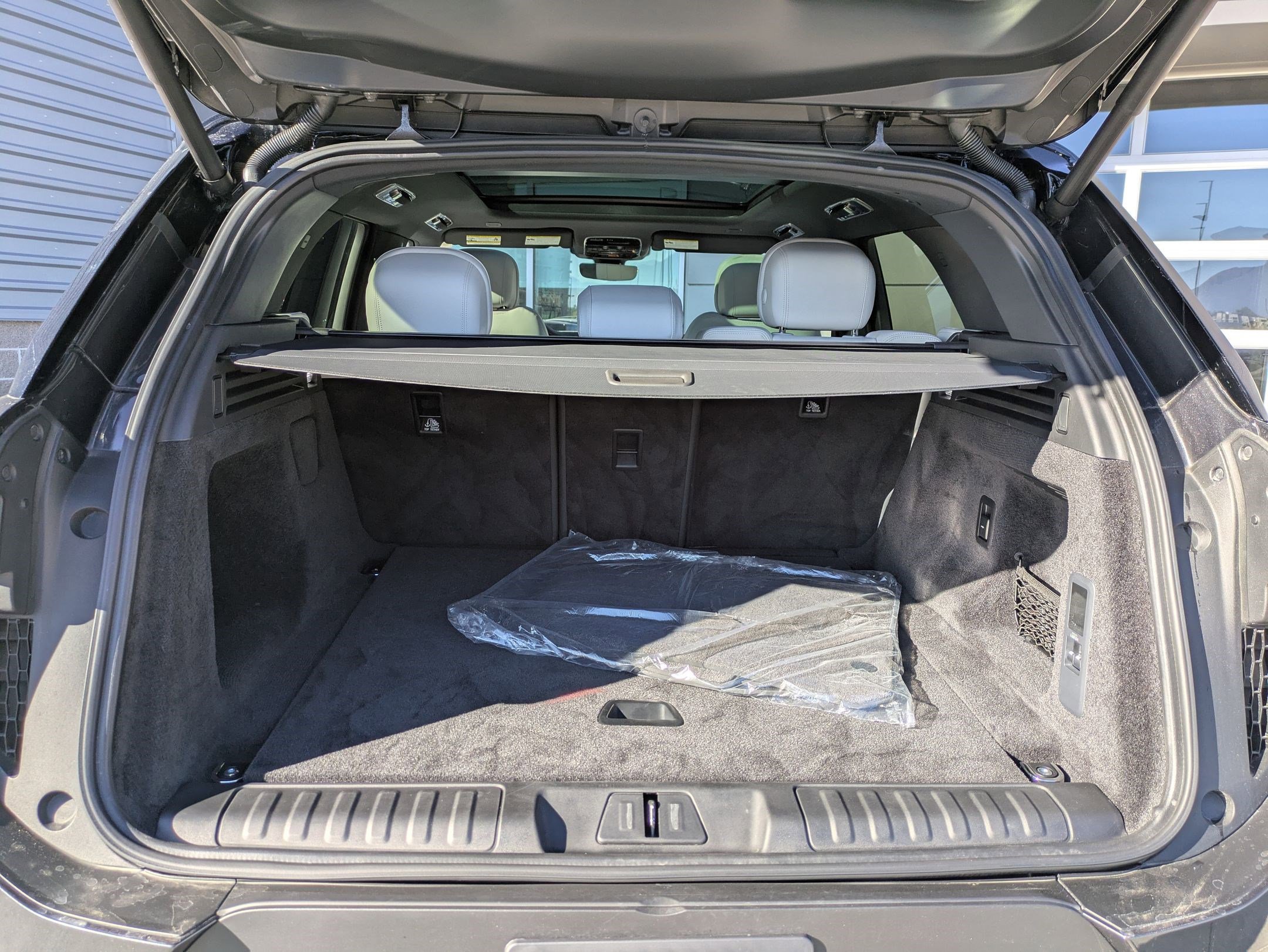 Used 2025 Land Rover Range Rover Sport SE image 28