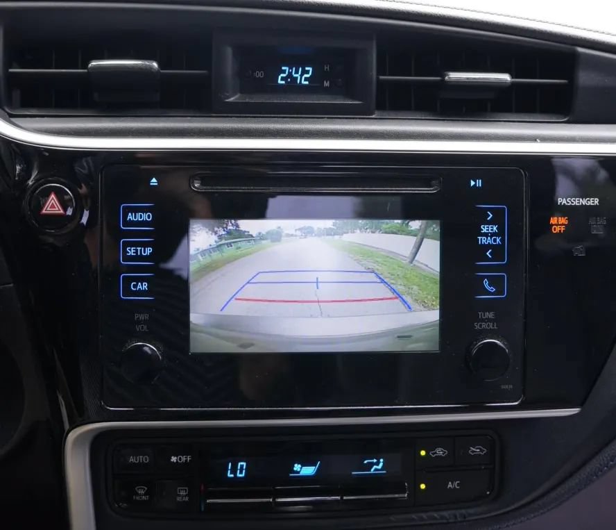 Used 2017 Toyota Corolla SE FWD image 10
