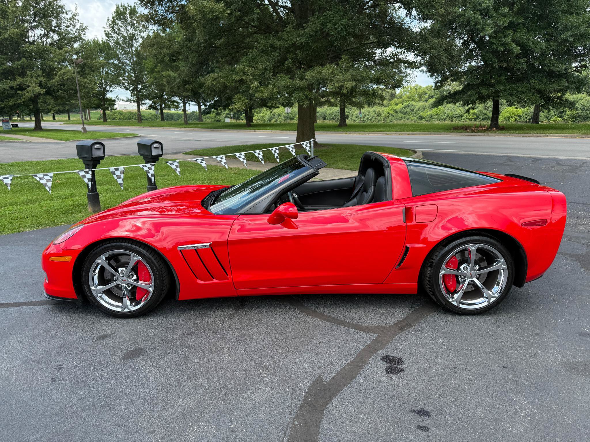 Used 2010 Chevrolet Corvette Grand Sport RWD image 15