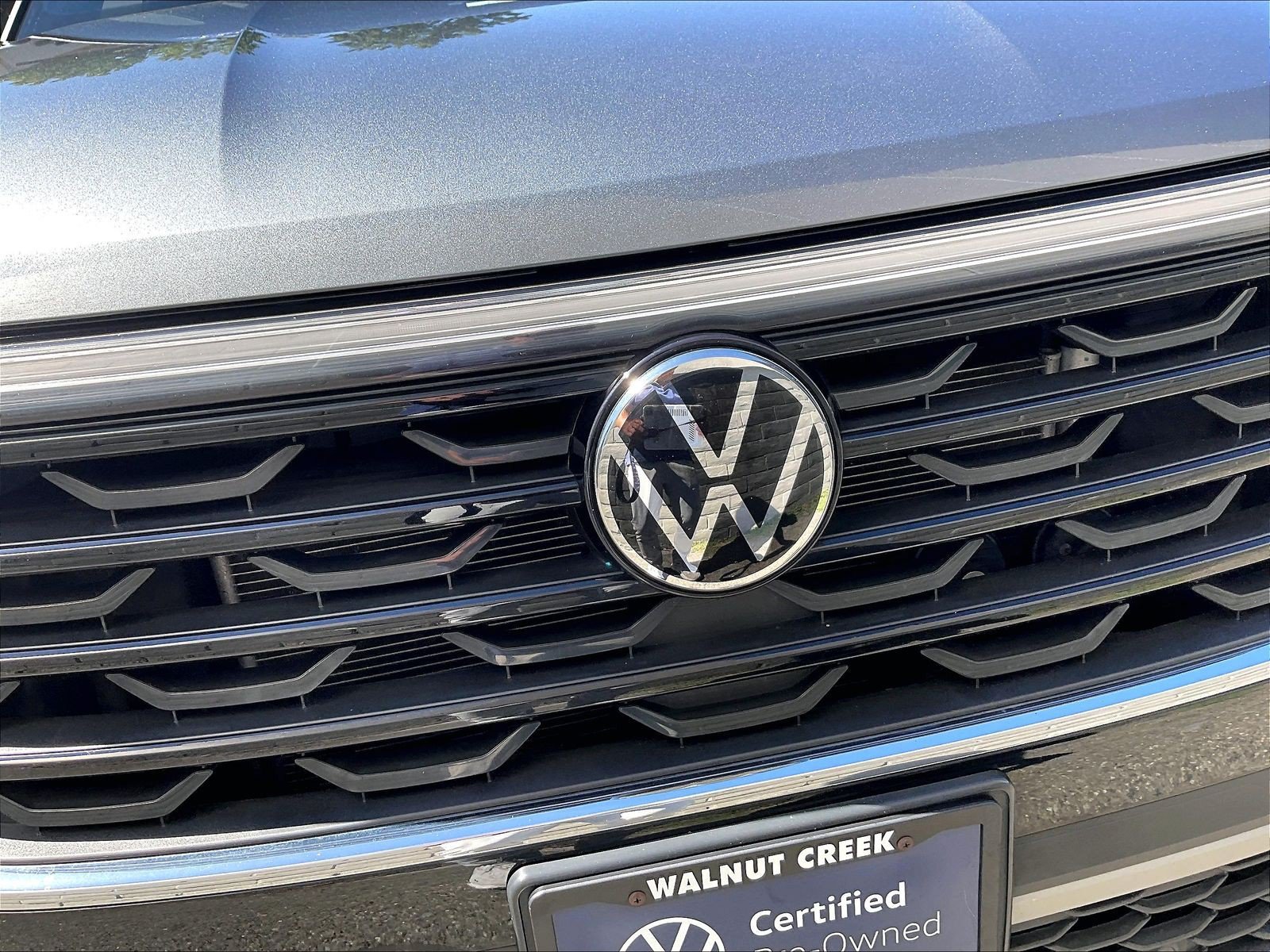 Certified 2024 Volkswagen Atlas Cross Sport SE FWD image 29