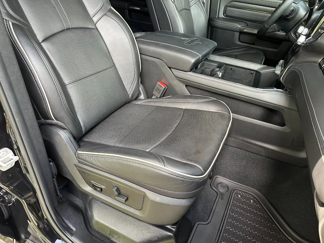 Used 2023 RAM 2500 Limited image 28