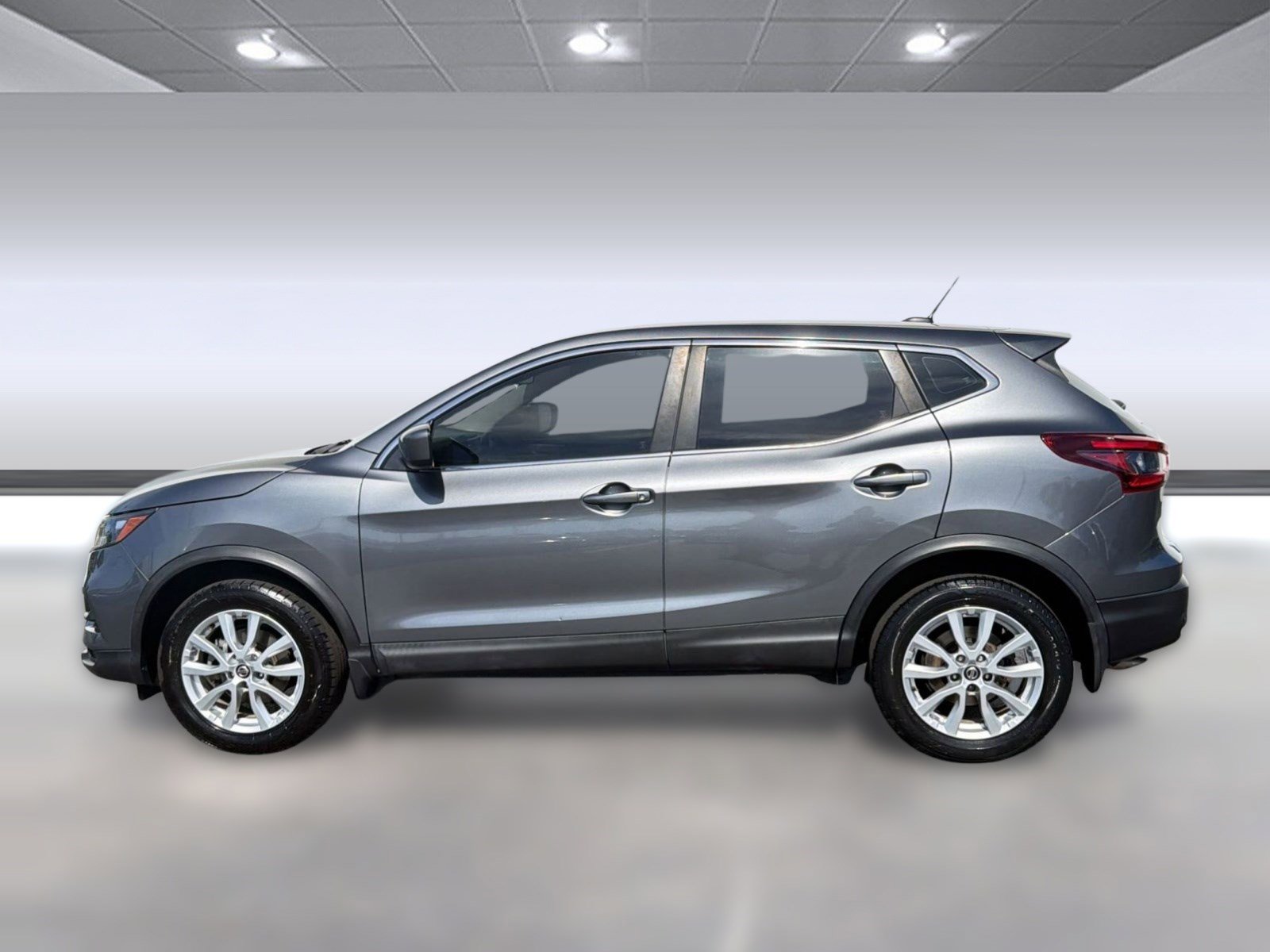 Used 2020 Nissan Rogue Sport S w/ Appearance Package FWD image 2