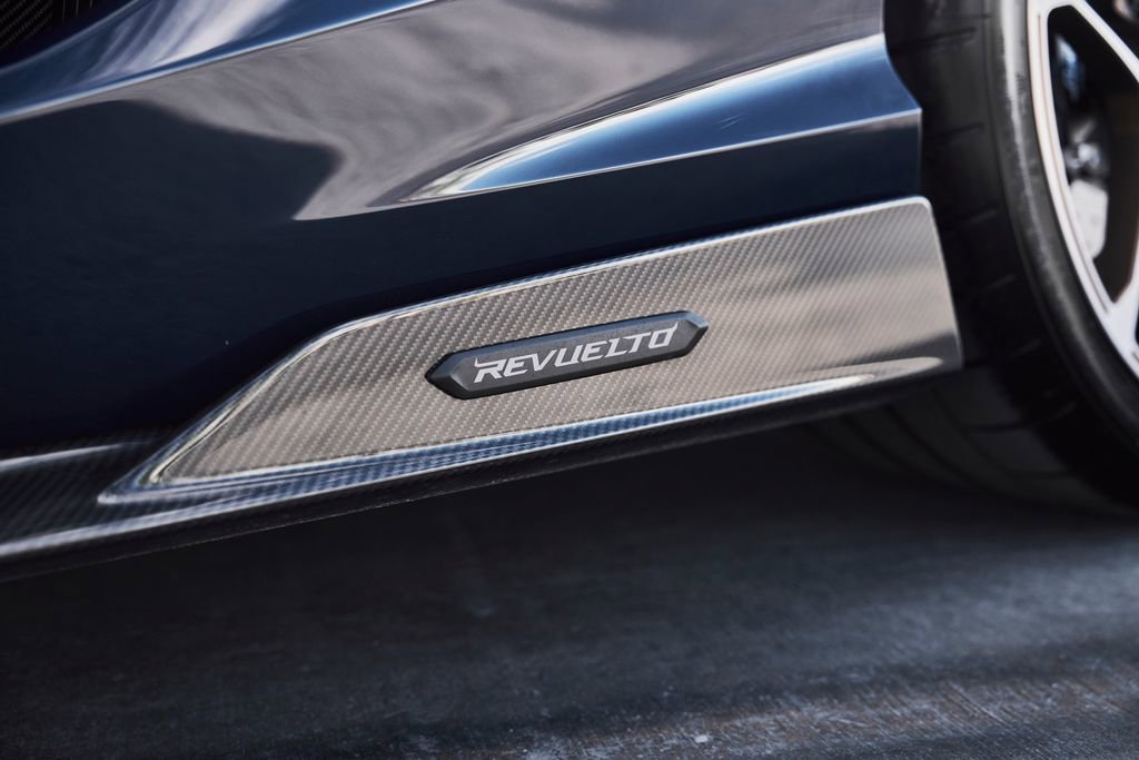 Used 2025 Lamborghini Revuelto AWD/4WD image 15