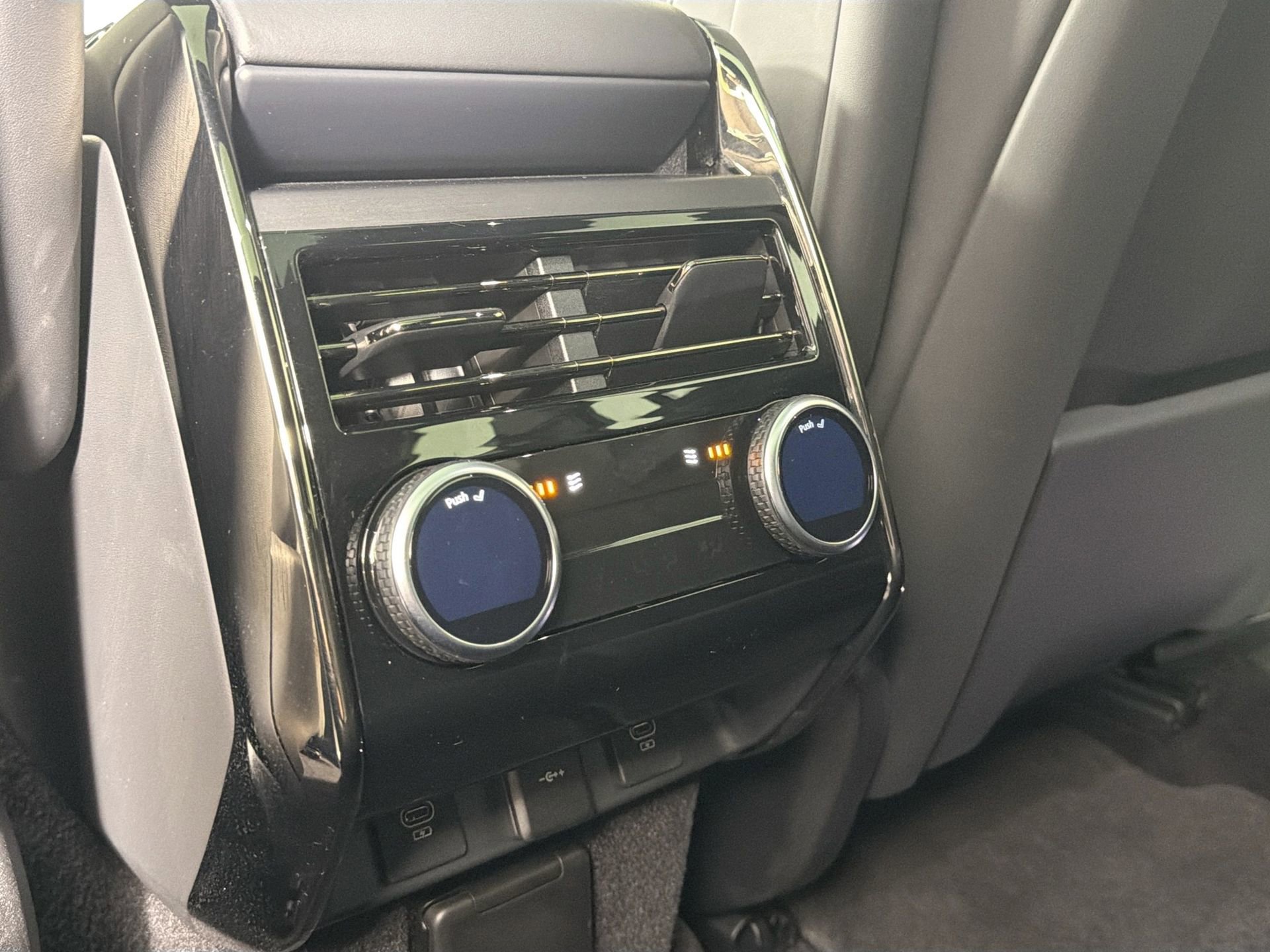 Certified 2024 Land Rover Range Rover Sport Dynamic SE image 27