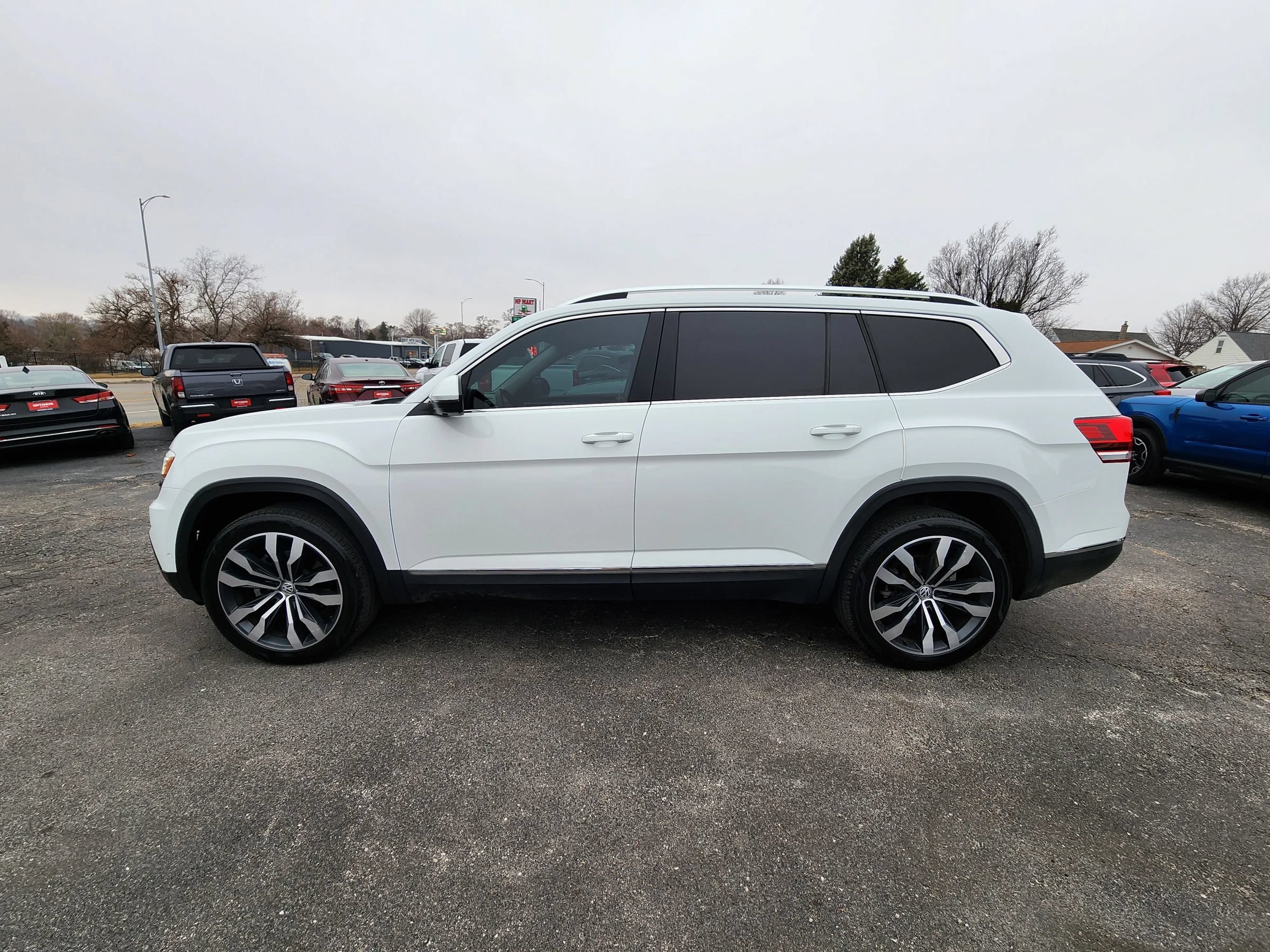 Used 2019 Volkswagen Atlas SEL Premium AWD/4WD image 4