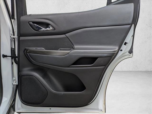 Used 2023 GMC Acadia SLT image 29