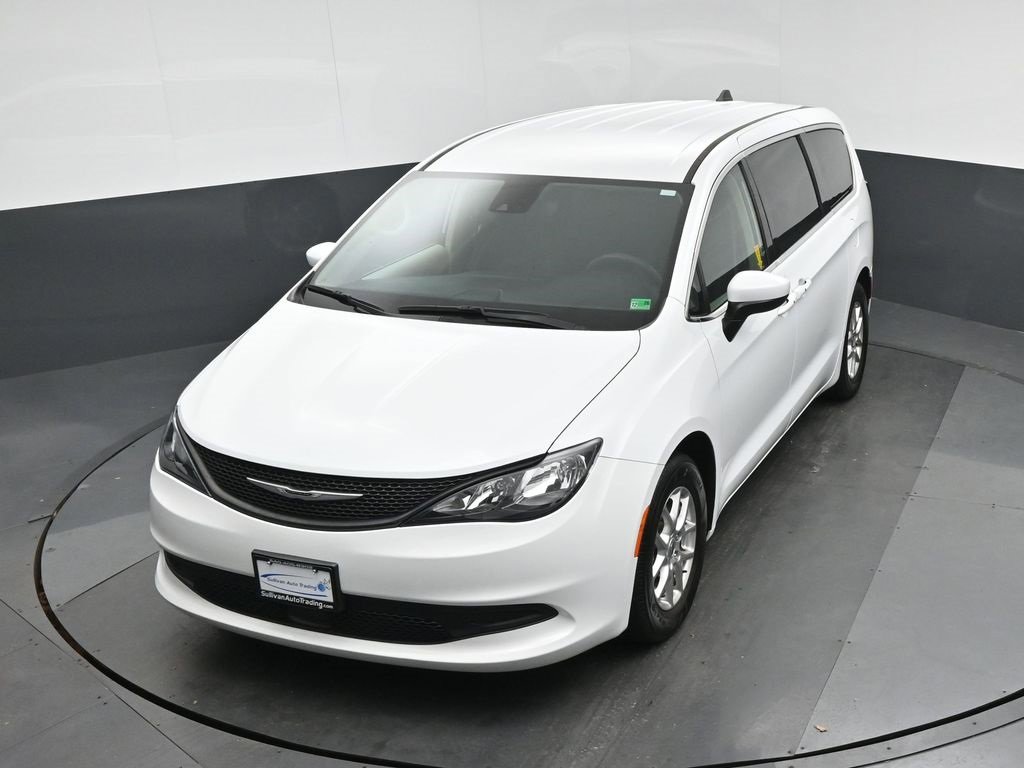 Used 2023 Chrysler Voyager LX image 72
