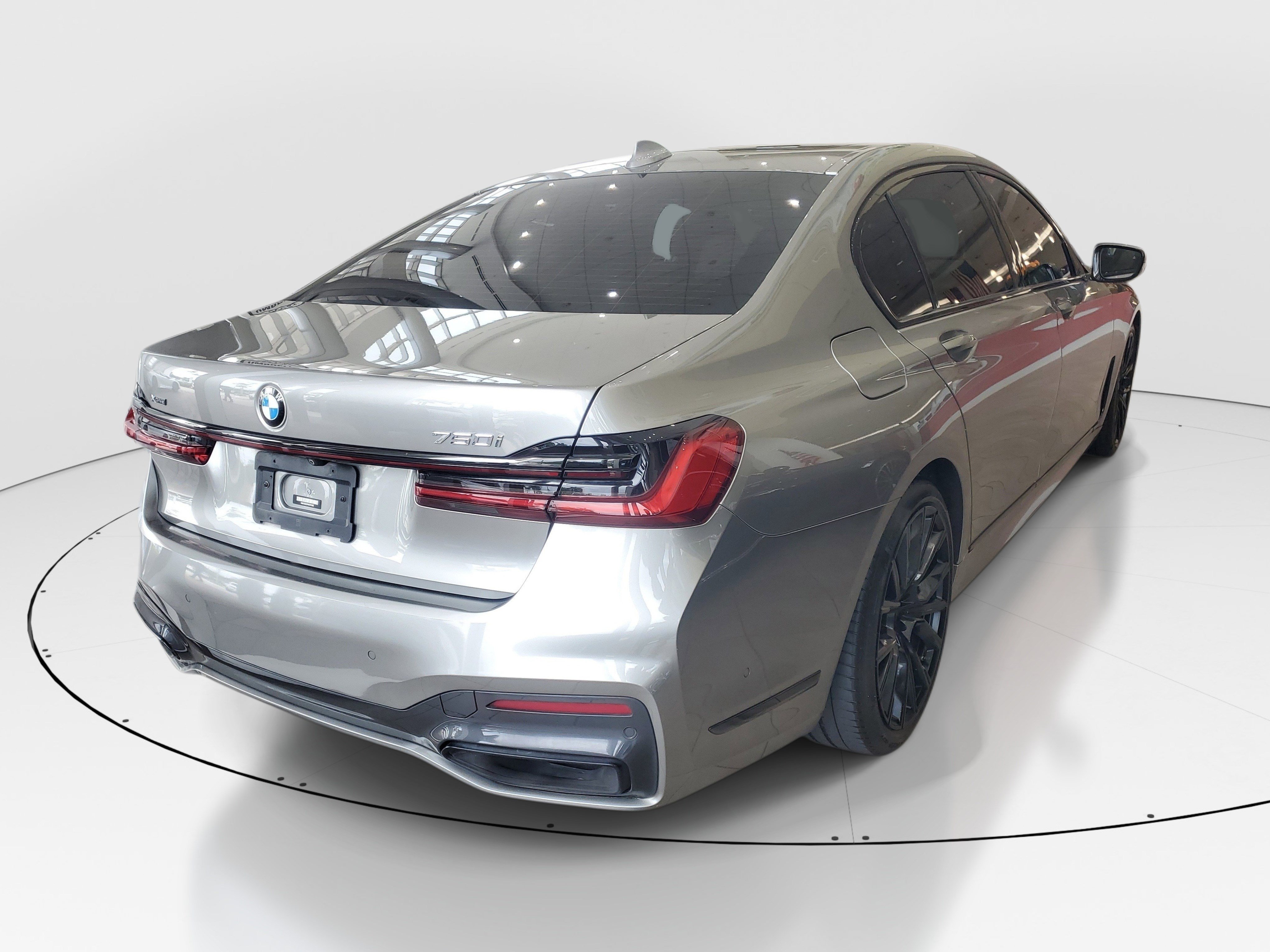 Used 2022 BMW 750Li xDrive AWD/4WD image 3