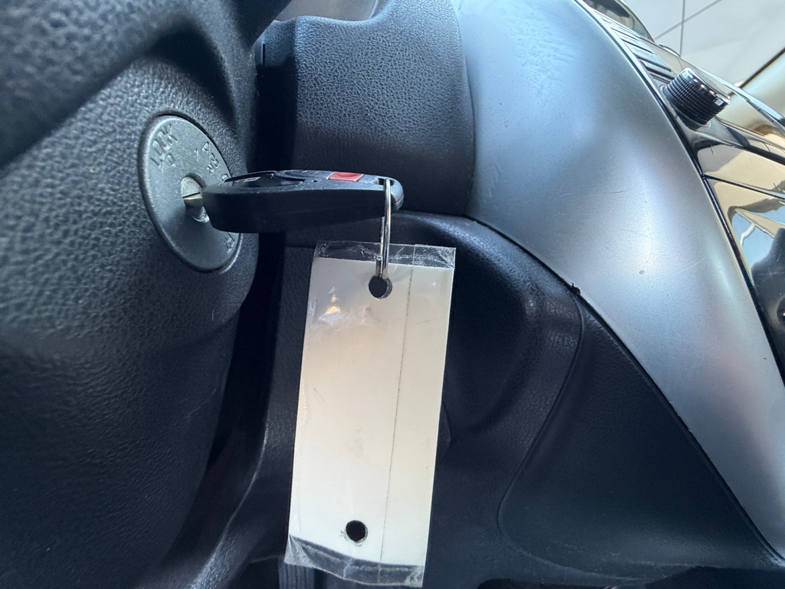 Used 2016 Nissan Versa Note SV FWD image 30