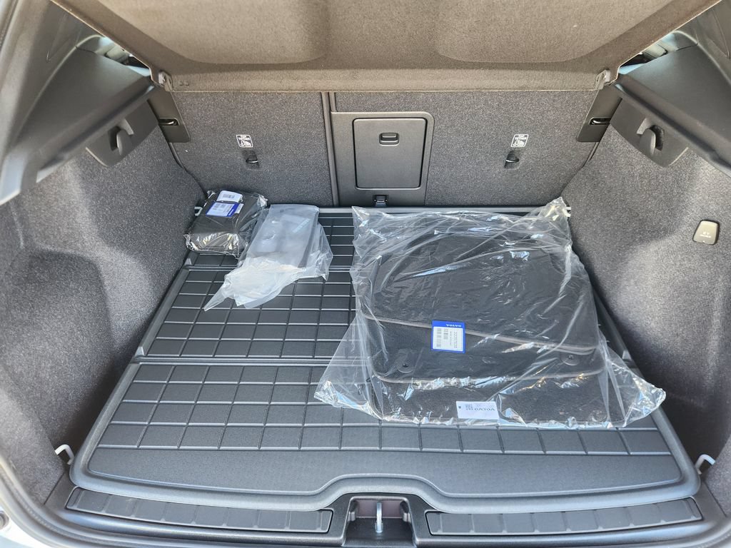 New 2026 Volvo XC40 B5 Plus w/ Protection Package Premier AWD/4WD image 14
