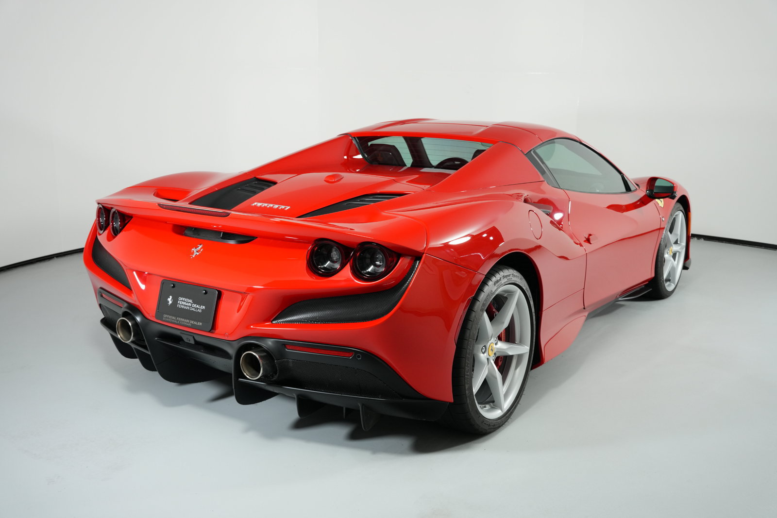 Used 2023 Ferrari F8 Spider RWD image 15