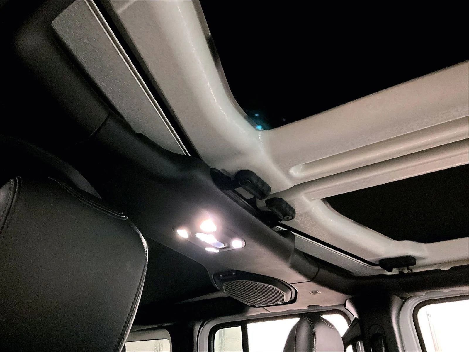 Used 2023 Jeep Wrangler Sahara w/ Cold Weather Group image 21