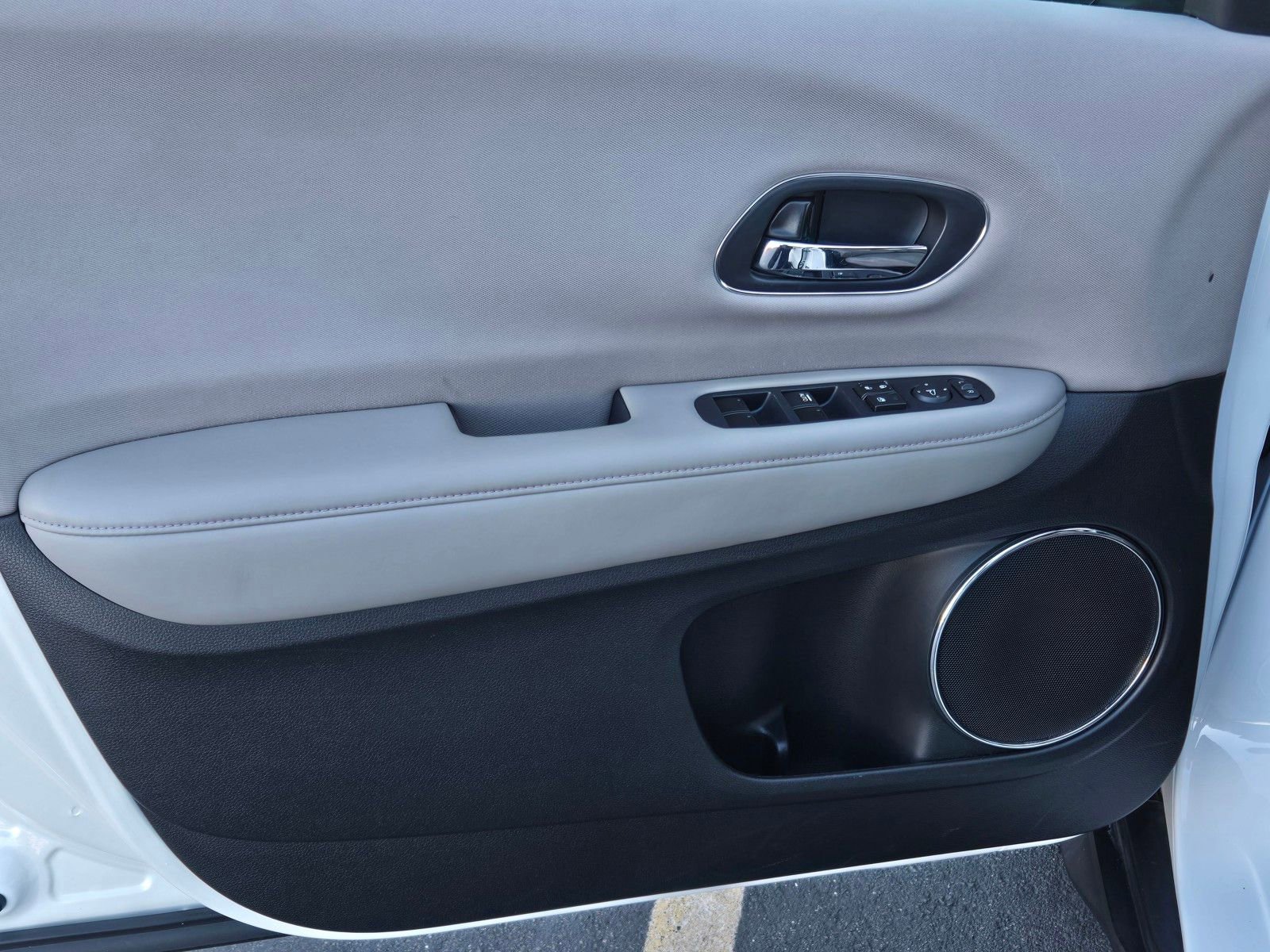 Used 2017 Honda HR-V EX image 9