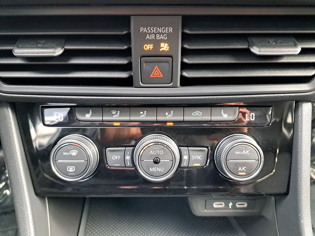 Used 2024 Volkswagen Jetta SE image 23